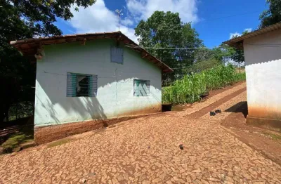 Vendo chácara em itatiaiuçu de 3000m² com 03 quartos excelente localização.