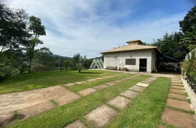 Vendo chácara em itatiaiuçu de 3000 com 04 quartos e piscina excelente localização.