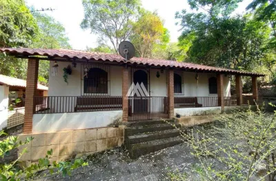 Vendo chácara em itatiaiuçu de 6.000m² com 04 quartos excelente localização.