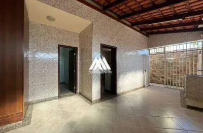 Vendo casa em itaúna em excelente localização na região central!