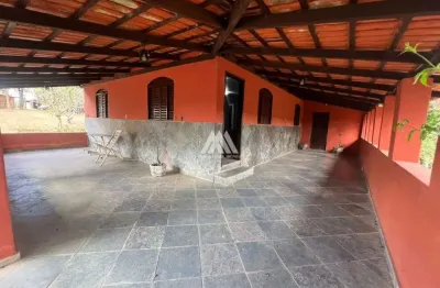 Vendo fazenda em itaúna com 12,96 hectares com 06 quartos com amplo espaço em ótima localização