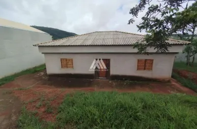 Vendo chácara em itatiaiuçu de 1000m² com 03 quartos excelente localização.