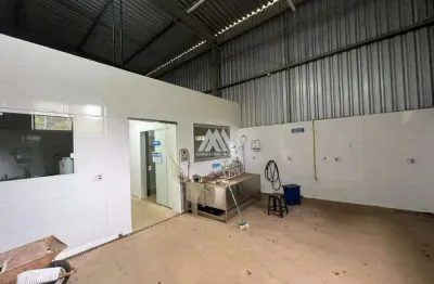 Alugo galpão em itatiaiuçu de 190m² com excelente localização.