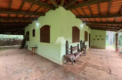 Alugo casa em itatiaiuçu com 02 pavimentos excelente localização.
