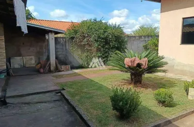 Vendo casa em itatiaiuçu com 03 quartos sendo 1 suíte com excelente localização!