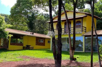 Vendo chácara em esmeraldas mg de 3.400m² com 03 quartos excelente localização.