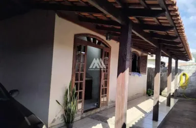 Vendo casa em itatiaiuçu com 04 quartos excelente localização.