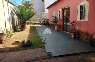 Vendo casa em itatiaiuçu com 03 quartos e piscina excelente localização