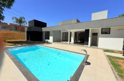 Casa de condomínio á venda de 1266m², 03 quartos sendo 01 suíte em igarapé mg!
