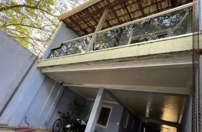 Casa á venda de 03 pavimentos com 03 quartos sendo 01 suíte em igarapé mg!