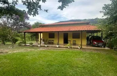 Sítio á venda de 4.000m² com 03 quartos sendo 01 suíte em rio manso mg!