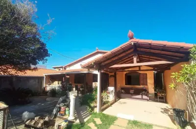 Casa com ótima localização em lote de 360m² á venda em igarapé-mg!