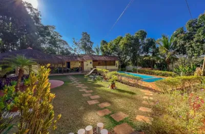 Sítio de 9000m² com lagoa e piscina á venda em igarapé-mg!