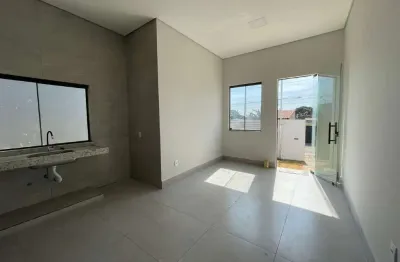 Casa excelente com 03 quartos sendo 01 suíte á venda em igarapé-mg!