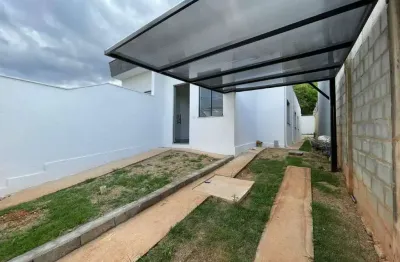 Casa excelente com 03 quartos sendo 01 suíte á venda em igarapé-mg!