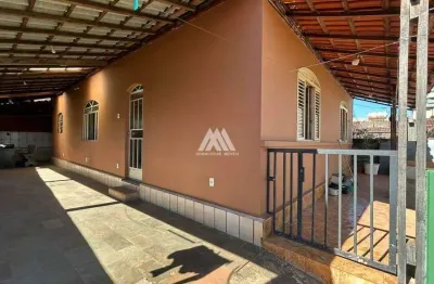 Alugo casa com 2 quartos em itatiaiuçu com excelente localização!