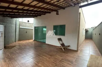 Alugo casa com 3 quartos em itatiaiuçu com excelente localização!