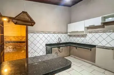 Casa á venda, 02 quartos sendo 01 suíte com excelente localização em igarapé mg!