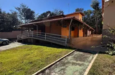 Chácara á venda com 05 quartos sendo 01 suíte, terreno de 2800m² em bonfim-mg.