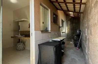 Casa pronta para morar em excelente localização no bairro canarinho!