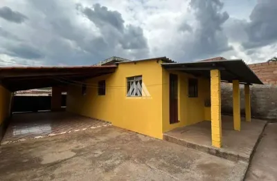 Alugo casa com 3 quartos em itatiaiuçu com excelente localização!