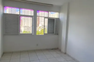 Alugo apartamento de 3 quartos com suíte na avenida centenário.