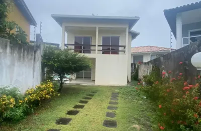 Vendo linda casa de três quartos com três suítes em buraquinho