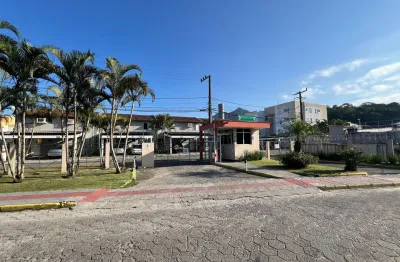 Sobrado em condomínio fechado à venda no bairro do sertão do imaruim em são josé.