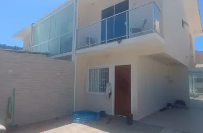 Sobrado à venda no Loteamento Jardim Botânico, no Bairro de Potecas, em São José.