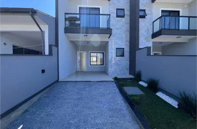 Sobrado à venda no Loteamento Lisboa III, no Bairro de Forquilhas em São José.