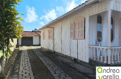 Ampla casa mista no bairro vila moema – tubarão – sc