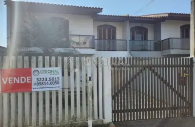 Otimo sobrado a venda com terreno e edicula em araúcaria.