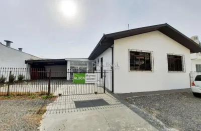 Casa comercial com 7 salas para alugar na Rua Professor João Falarz, 1207, Orleans, Curitiba