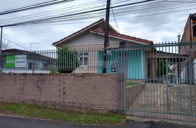 Casa com 2 quartos para alugar na Rua Antônio Escorsin, 2692, São Braz, Curitiba