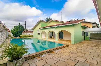 Casa térrea com piscina à venda com piscina, 4 quarto(s),  sendo 4 suíte(s)  no bairro stella maris, 600 metros da praia, peruíbe-sp