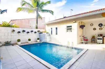 Casa sobrado à venda com piscina, 5 quarto(s),  sendo 5 suíte(s)  no bairro beira mar, 200 metros da praia, peruíbe-sp
