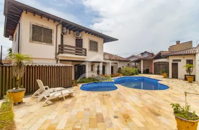 Casa sobrado à venda com piscina, 4 quarto(s),  sendo 2 suíte(s)  no bairro jardim imperador, 500 metros da praia, peruíbe-sp