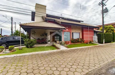 Casa sobrado à venda com piscina, 4 quarto(s),  sendo 3 suíte(s)  no bairro sambura, 700 metros da praia, peruíbe-sp