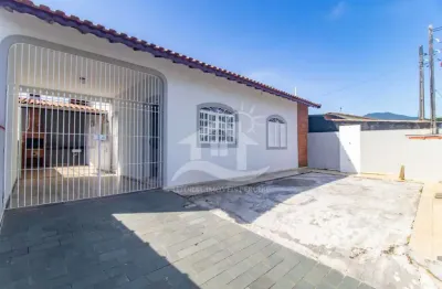 Casa térrea à venda , 3 quarto(s),  sendo 1 suíte(s)  no bairro ribamar, 1000 metros da praia, peruíbe-sp