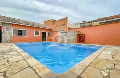 Casa térrea com piscina para alugar com piscina, 3 quarto(s),  sendo 1 suíte(s)  no bairro belmira novaes, 500 metros da praia, peruíbe-sp