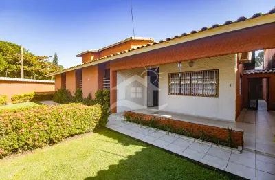 Casa Sobrado à venda , 4 quarto(s),  sendo 2 suíte(s)  no bairro Centro, 600 metros da praia, Peruíbe-SP