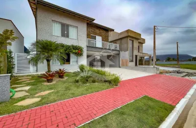 Casa assobradada à venda , 4 quarto(s),  sendo 4 suíte(s)  no bairro flora rica, 1500 metros da praia, peruíbe-sp