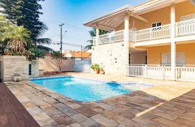 Casa assobradada à venda , 6 quarto(s),  sendo 6 suíte(s)  no bairro flórida, 200 metros da praia, peruíbe-sp