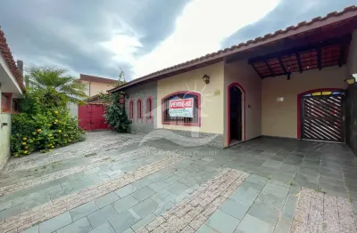 Casa térrea à venda , 3 quarto(s),  sendo 1 suíte(s)  no bairro arpoador, 700 metros da praia, peruíbe-sp