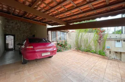 Casa assobradada à venda , 3 quarto(s),  sendo 2 suíte(s)  no bairro arpoador, 1100 metros da praia, peruíbe-sp