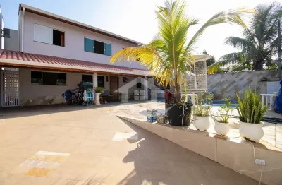 Casa sobrado à venda com piscina, 3 quarto(s),  sendo 1 suíte(s)  no bairro jardim mar e sol, 600 metros da praia, peruíbe-sp