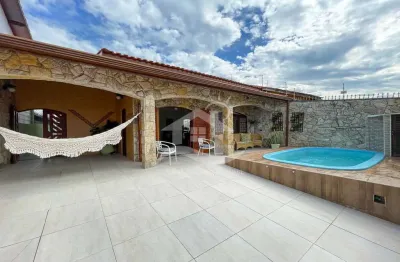 Casa sobrado à venda com piscina, 3 quarto(s),  sendo 1 suíte(s)  no bairro jardim icaraiba, 100 metros da praia, peruíbe-sp