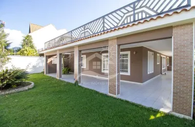 Casa térrea com edícula à venda , 5 quarto(s),  sendo 1 suíte(s)  no bairro flórida, 0 metros da praia, peruíbe-sp