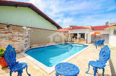 Casa térrea à venda com piscina, 3 quarto(s),  sendo 1 suíte(s)  no bairro beira mar, 900 metros da praia, peruíbe-sp