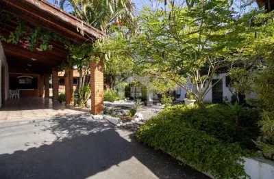 Casa sobrado à venda , 6 quarto(s),  sendo 4 suíte(s)  no bairro oasis, 600 metros da praia, peruíbe-sp